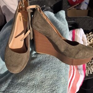 Report Olive Wedge Shoes